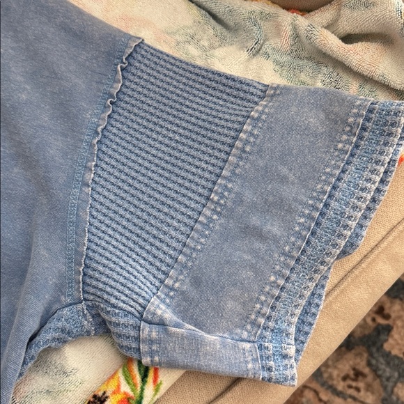 Easel Blue Heart Oversized Top - Picture 6 of 6